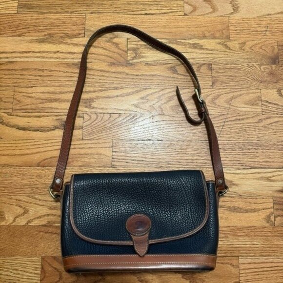 Dooney & Bourke Handbags - Vintage Dooney & Bourke Crossbody Bag